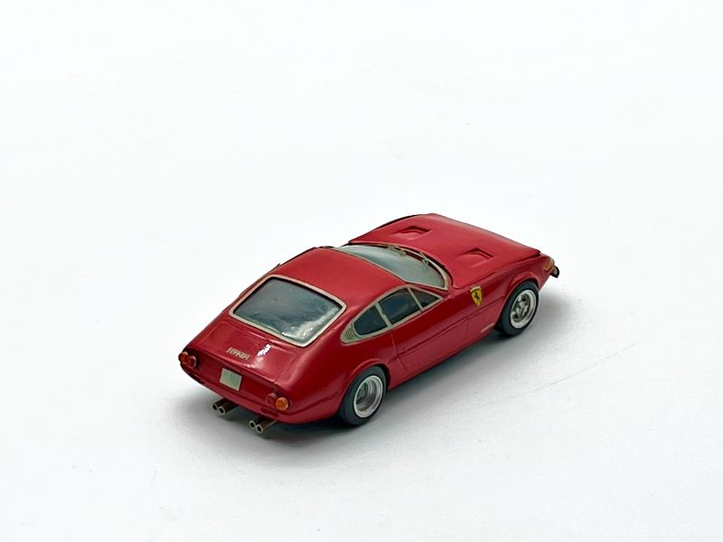 V013 - FERRARI DAYTONA GTB4 - COFANO APRIBILE
