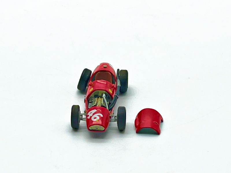 V072 - FERRARI F2 N.46 - COFANO APRIBILE